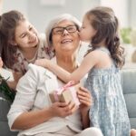 Życzenia urodzinowe dla córki – jak ubrać miłość w słowa?